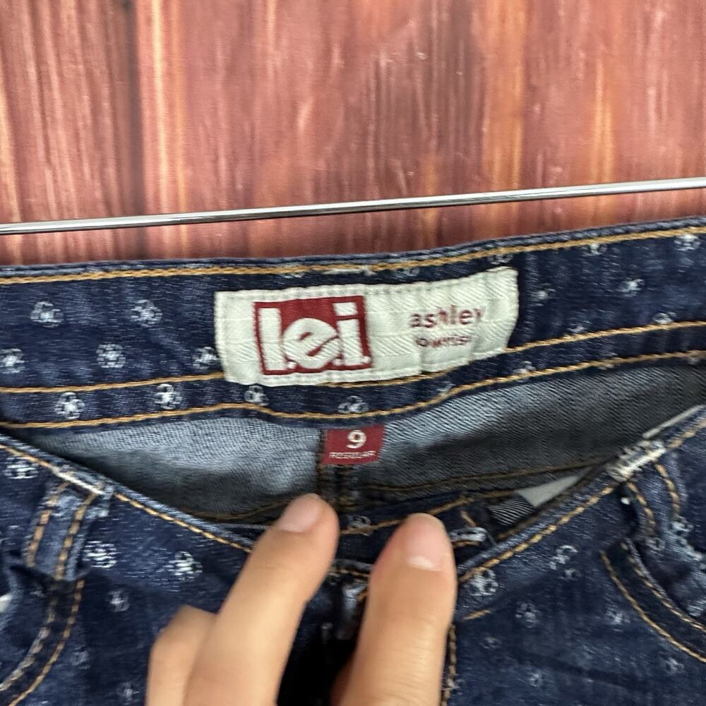 Lei Ashley Low Rise Shorts Dark Wash Distressed Juniors Size 9 - Picture 3 of 5